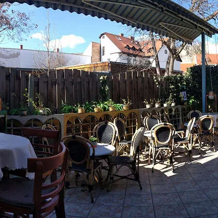 Bed and breakfast Várkapu Panzió 3*