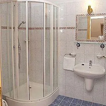 Varkapu Panzio 3* אגר