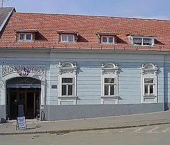 Varkapu Panzio 3* אגר