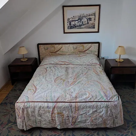Várkapu Panzió Bed and breakfast 3*