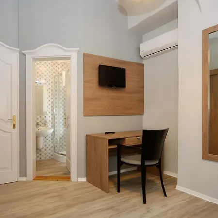 Varkapu Vendeghaz I Bed & Breakfast 3*