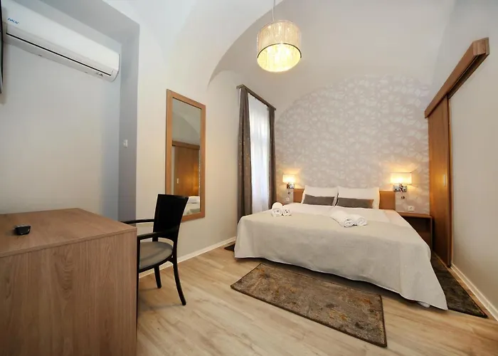 Bed and breakfast Várkapu Panzió 3*